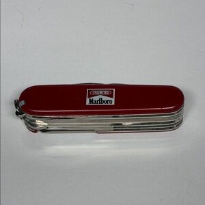 Marlboro Red Sis’s. Army Pocket Multi-Tool